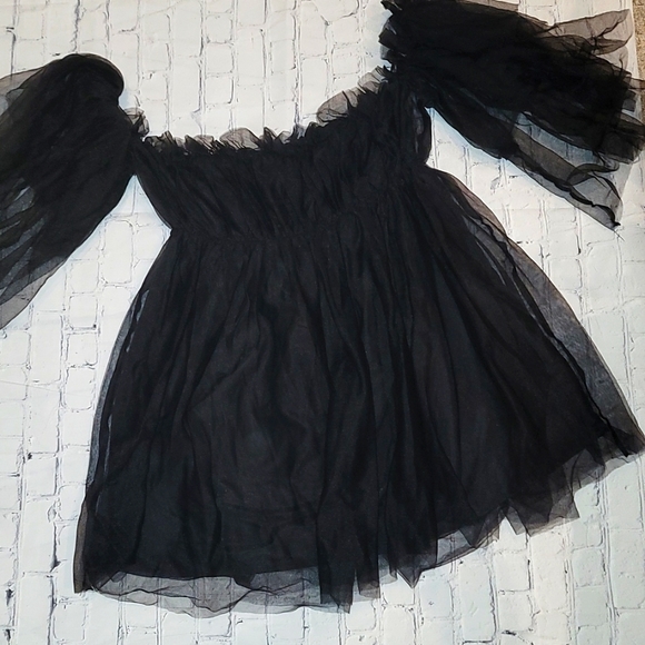 Dresses & Skirts - BLACK LACE DRESS